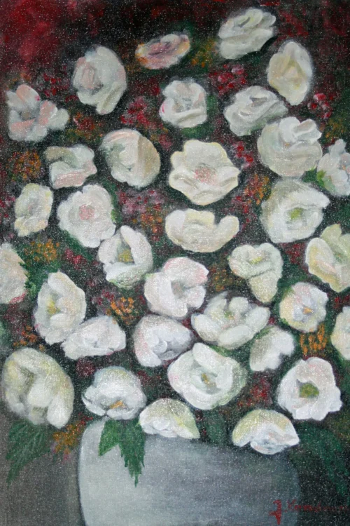 Bukiet białych kwiatów w wazonie