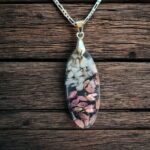 Naszyjnik - Wrzosiec i biały kamień