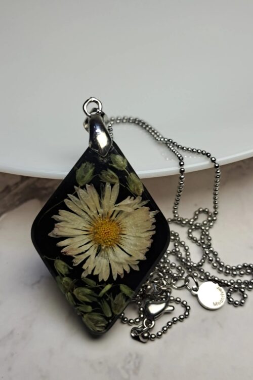 Naszyjnik ze stokrotką