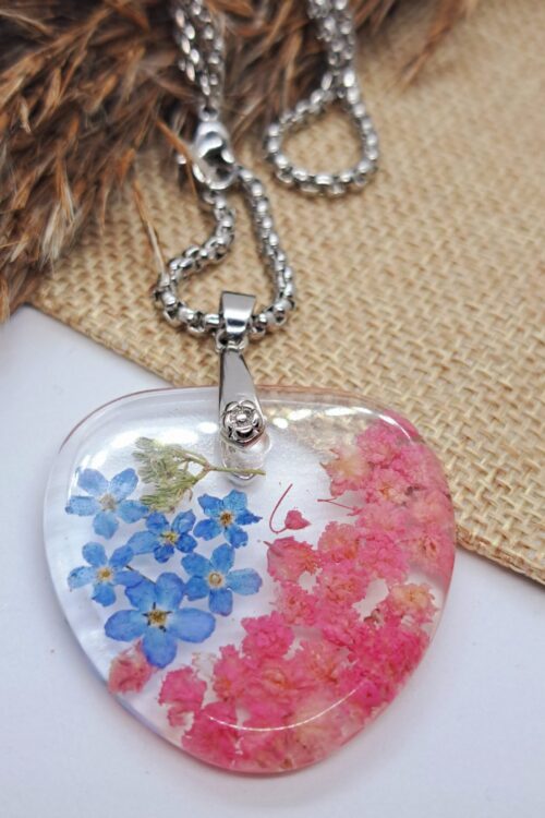 Naszyjnik z gipsówką i niezapominajkami