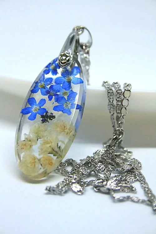 Naszyjnik z niezapominajkami