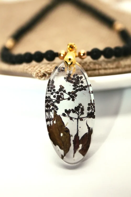 Naszyjnik z pączkami berberysu