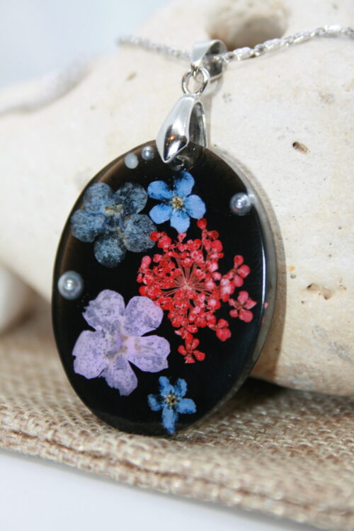 Naszyjnik z kwiatami dzikiej marchwi