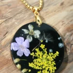 Naszyjnik z kwiatami dzikiej marchwi
