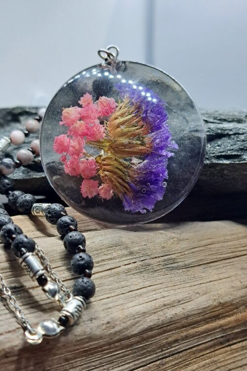 Naszyjnik z kamieni naturalnych z kwiatami