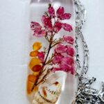 Naszyjnik z wrzosem, muszelką i bursztynem