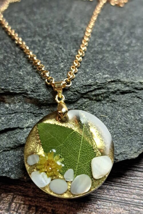 Naszyjnik z listkami
