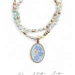 Komplet z chalcedonu - naszyjnik z niezapominajkami + bransoletka