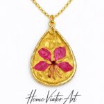 Wisior z gaurą różową