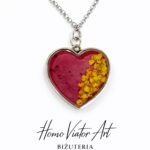 Naszyjnik z różą i żółtymi kwiatami