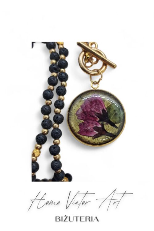 Krótki naszyjnik z kamieni lawy wulkanicznej z kwiatami wiśni.