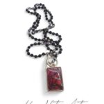 Naszyjnik z granatu z różą