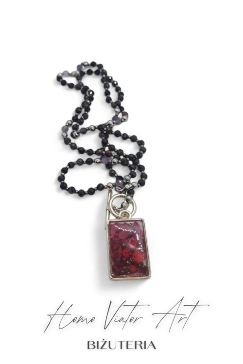 Naszyjnik z granatu z różą