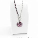 Naszyjnik łączony z granatem, perełkmi i różą