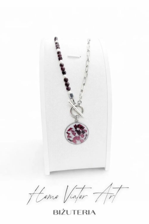 Naszyjnik łączony z granatem, perełkmi i różą