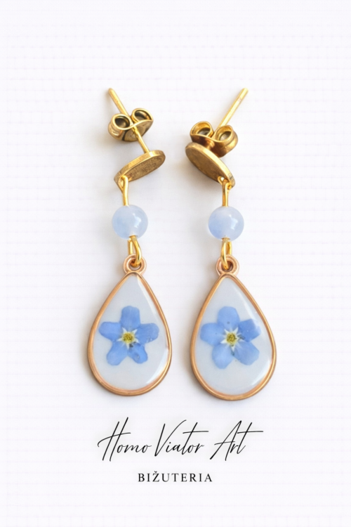 Kolczyki z niezapominajkami w żywicy – złote wykończenie