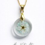 Naszyjnik z żywicy | Dzika marchew i kwiat poziomki