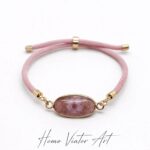 Regulowana bransoletka z kwarcem truskawkowym i suszonym kwiatem