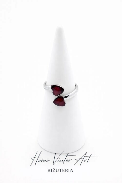 Pierścionek bordowy z dwoma serduszkami