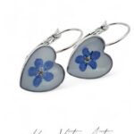 Kolczyki serca z niezapominajką – kolor srebra