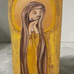 Ręcznie malowana deska z wizerunkiem anioła – obraz na drewnie 37 × 22 cm