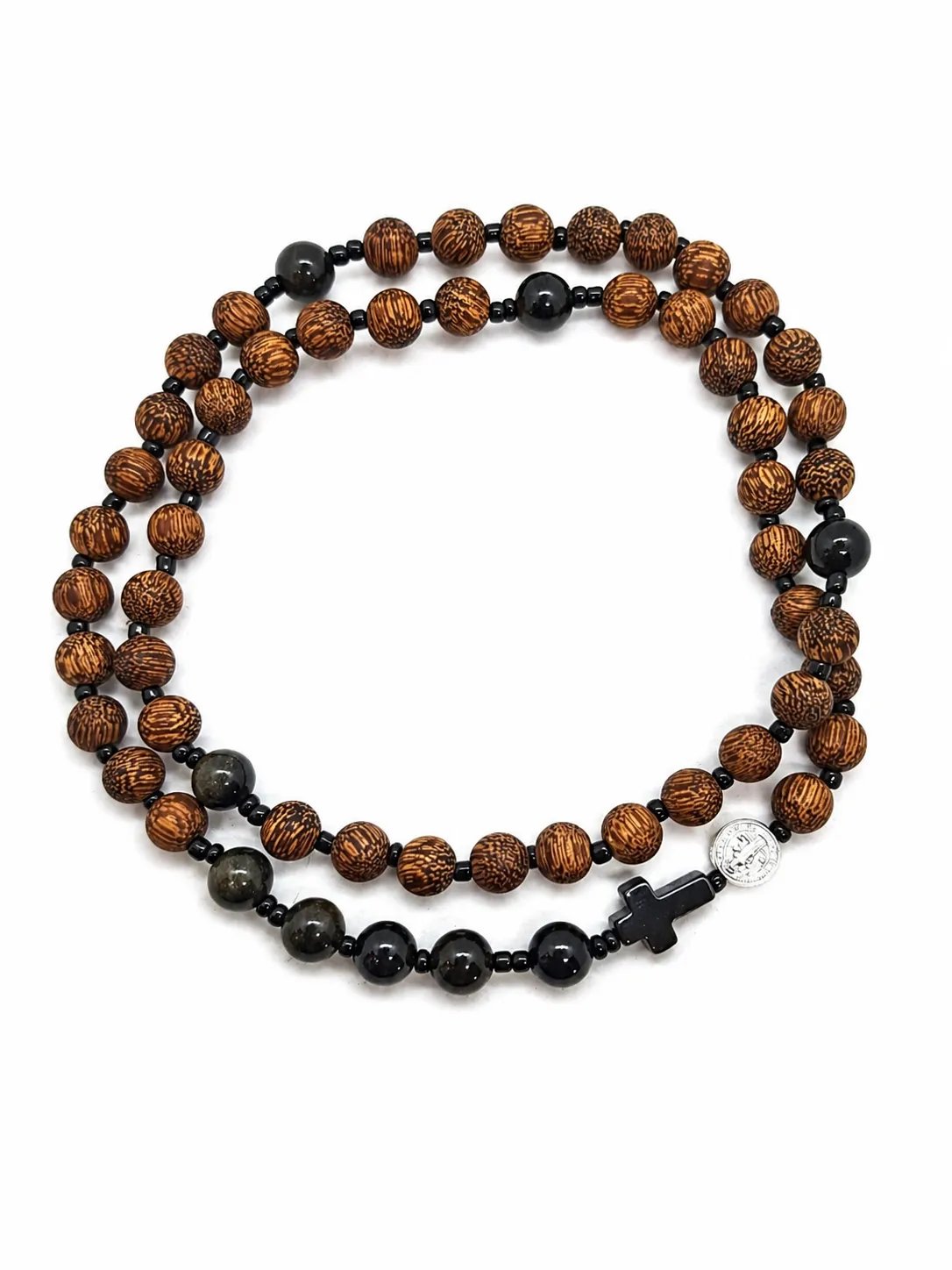 Cały różaniec na rękę męski – drewno, obsydian, medalik św. Benedykta | 18 - 19 cm - obrazek 2