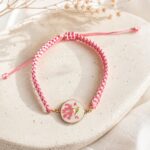 Bransoletka na różowym sznurku z dziką marchwią i serduszkiem | 18 cm